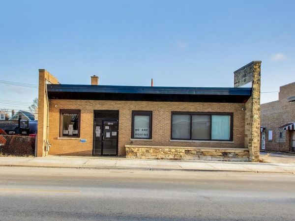 5510 W Montrose Avenue , Chicago, IL 60641