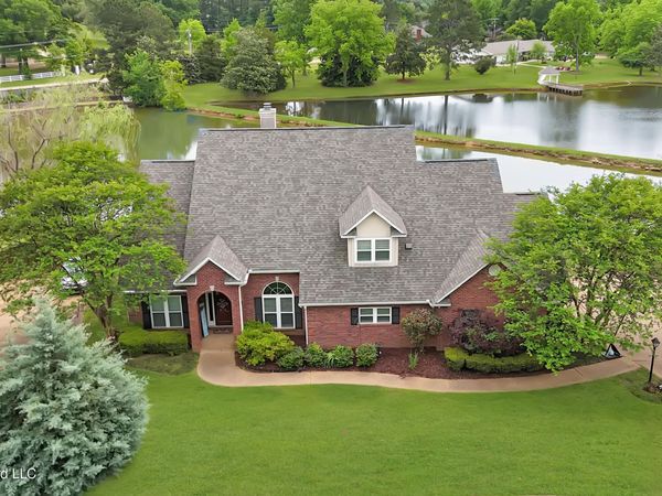 107 Oakhurst Drive, Clinton, MS 39056