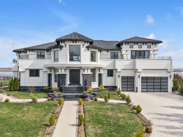 190 Curtis Road , Hewlett Neck, NY 11598