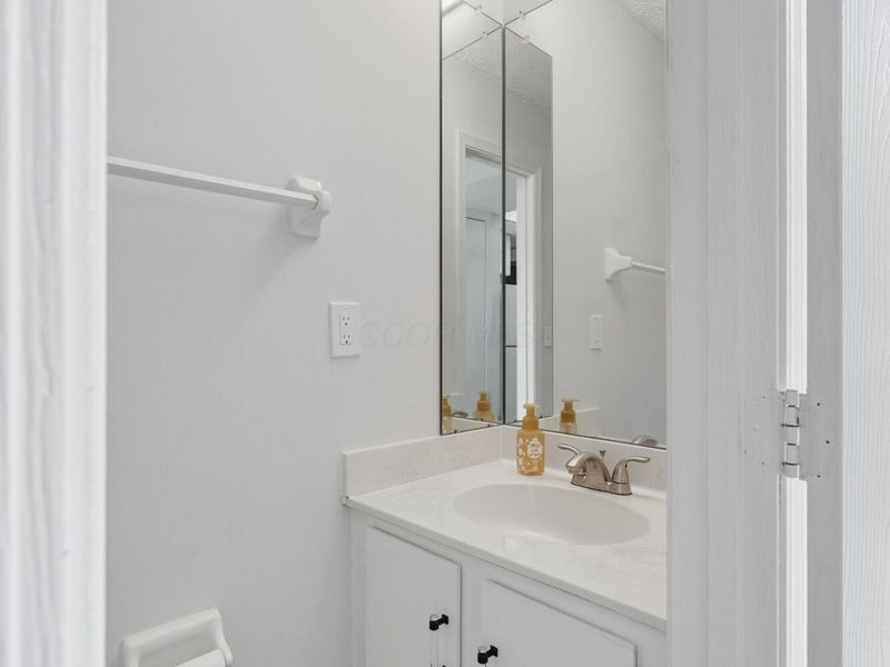 5908 Aqua Bay Drive, Columbus, OH 43235 Photo 9