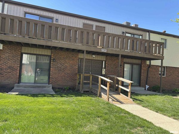 1909 Jeanette Lane, Unit 4, Springfield, IL 62702