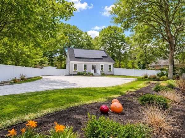 92 Rainbow Ave, Falmouth, MA 02536