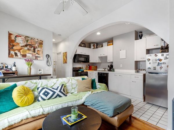 54 Myrtle, Unit 10, Boston, MA 02114