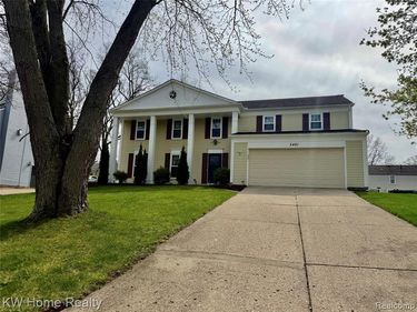 5481 S Piccadilly Circle, West Bloomfield Twp, MI 48322