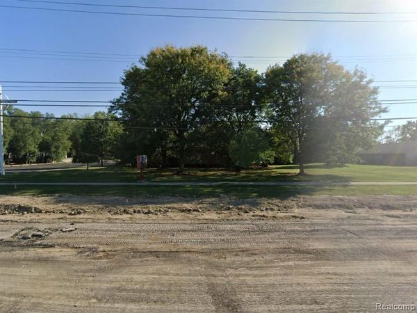 19310 E 14 Mile Road , Roseville, MI 48066