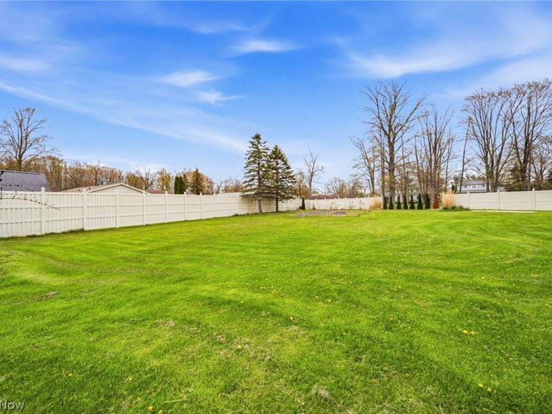 1584 Hemlock Drive, Ashtabula, OH 44004 Photo 10