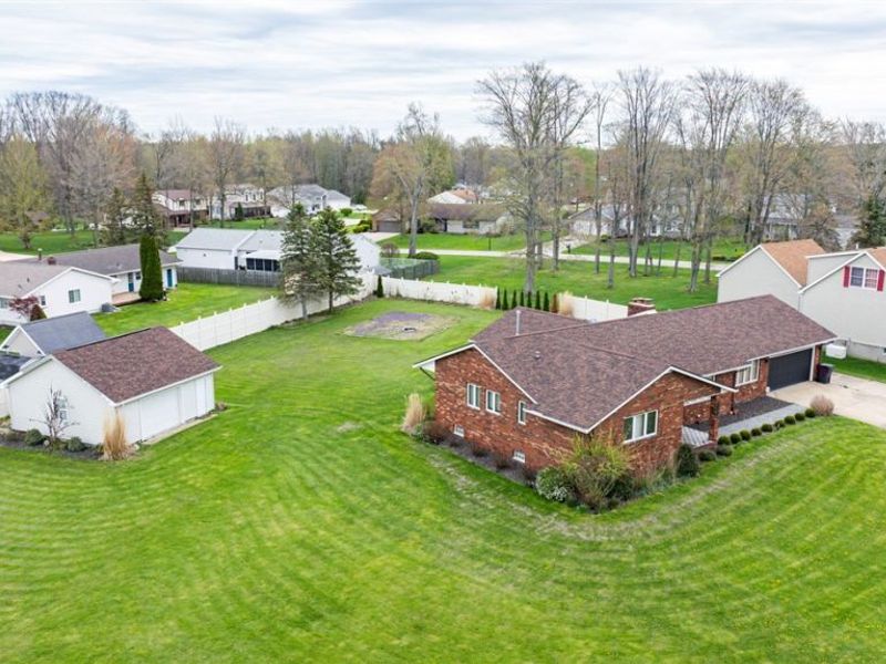 1584 Hemlock Drive, Ashtabula, OH 44004 Photo 2