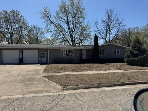 208 E Main, Laurens, IA 50554