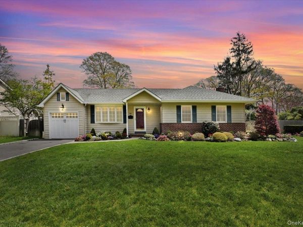 586 Seaford Avenue , Massapequa, NY 11758