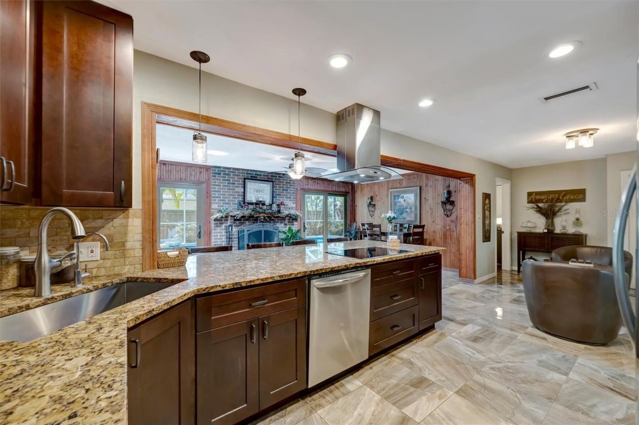 9782 55th Avenue N, Saint Petersburg, FL 33708 Photo