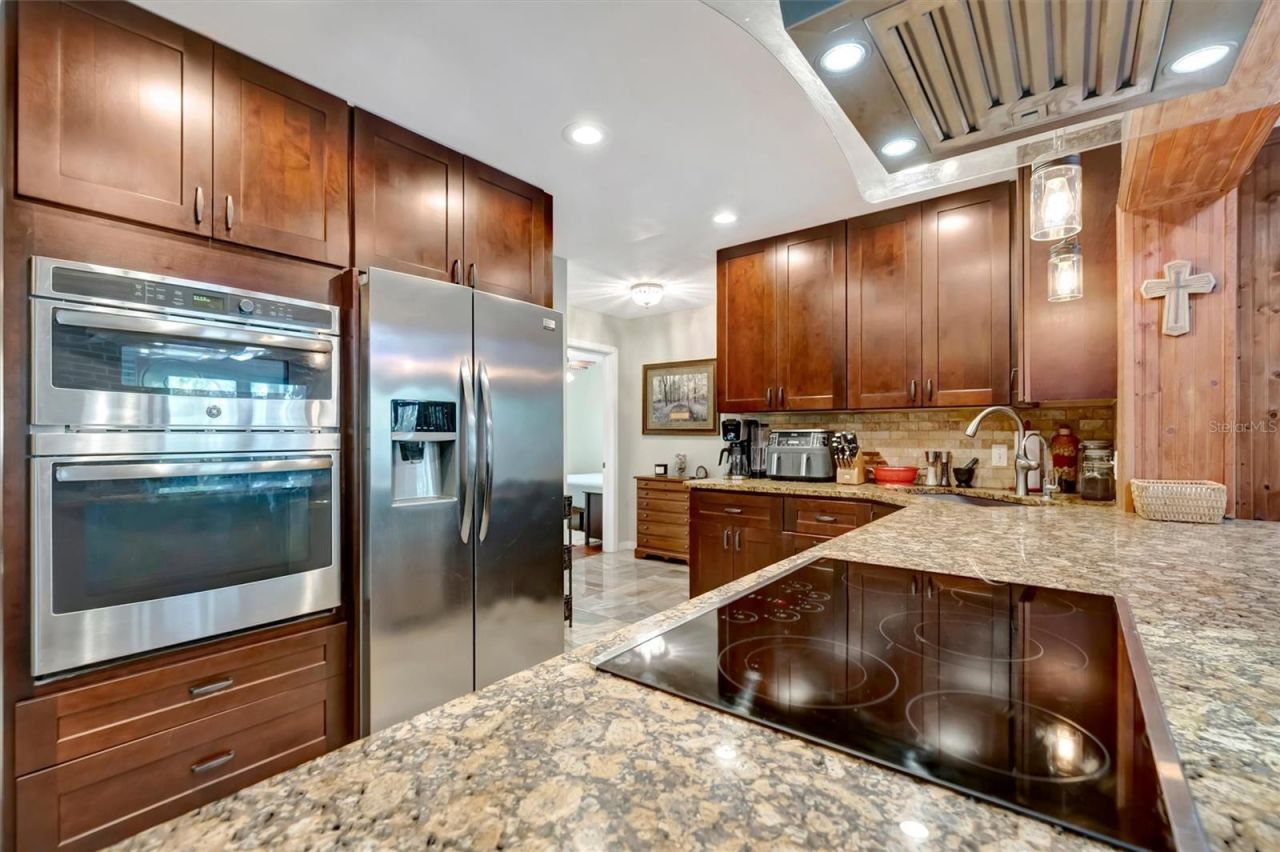 9782 55th Avenue N, Saint Petersburg, FL 33708 Photo