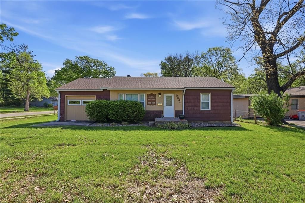 9529 Pflumm Road, Lenexa, KS 66215 Main Photo