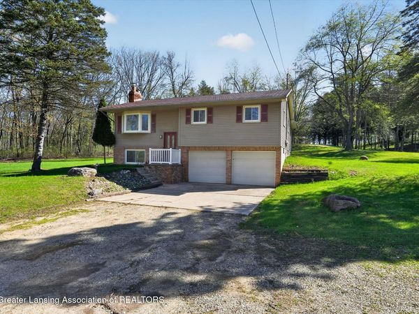 10671 Woodbury Road, Laingsburg, MI 48848