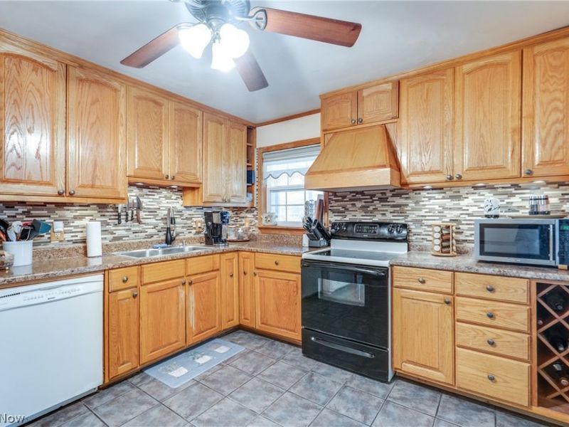 757 Esther Road , Highland Heights, OH 44143 Photo 10