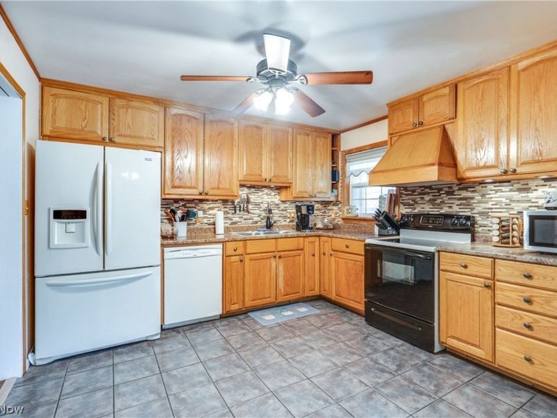 757 Esther Road , Highland Heights, OH 44143 Photo 9