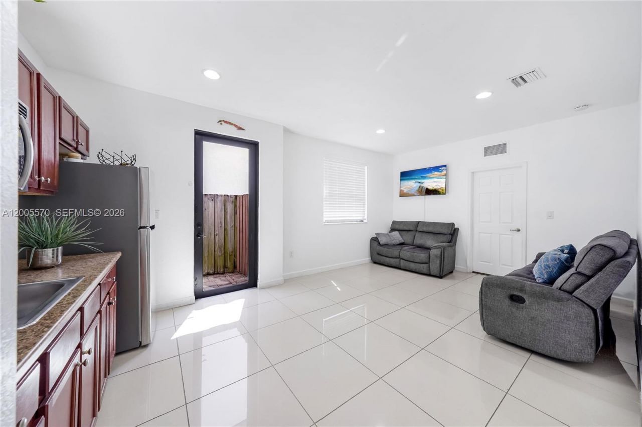 15294 SW 173rd St , Miami, FL 33187 Photo