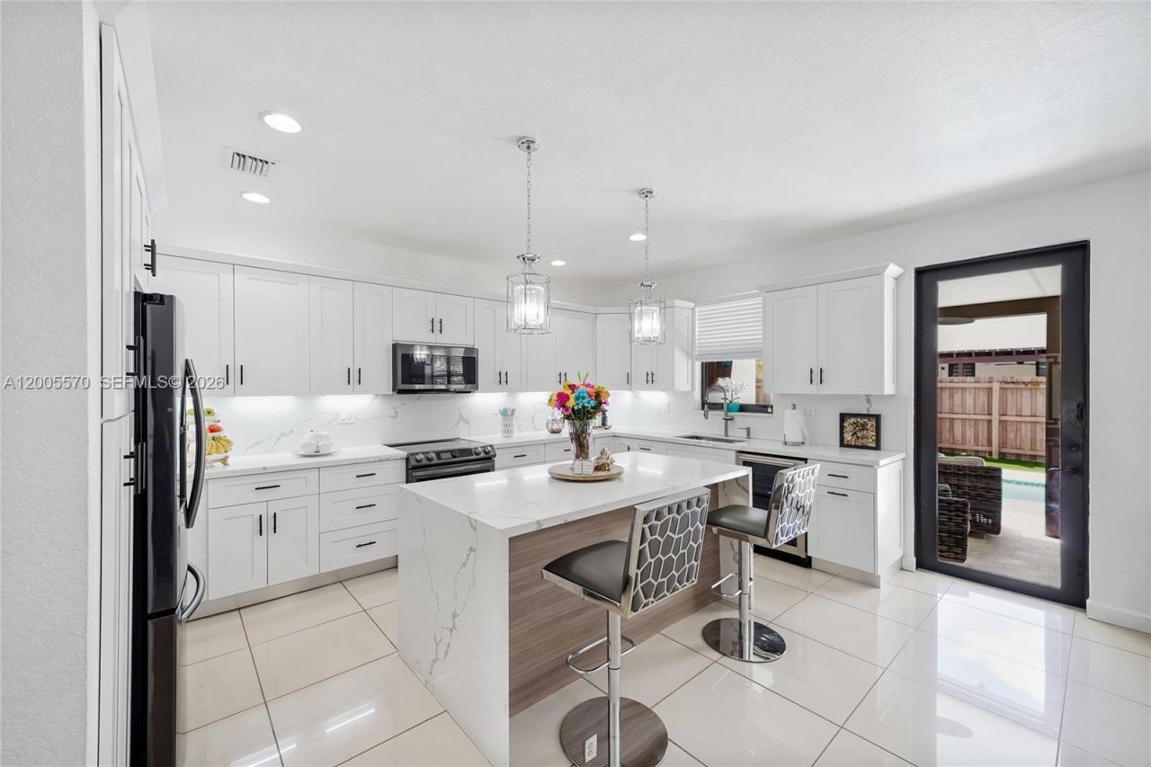 15294 SW 173rd St , Miami, FL 33187 Photo