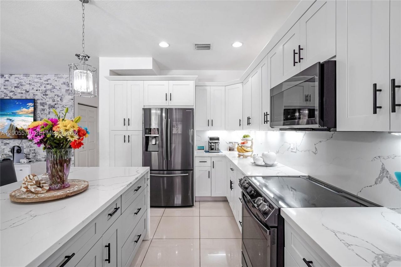 15294 SW 173rd St , Miami, FL 33187 Photo