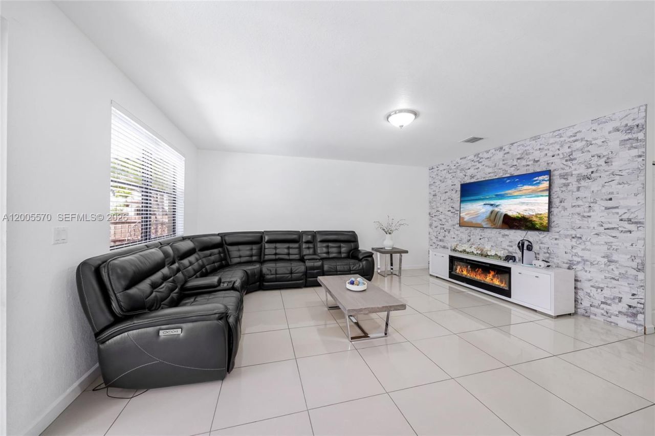 15294 SW 173rd St , Miami, FL 33187 Photo