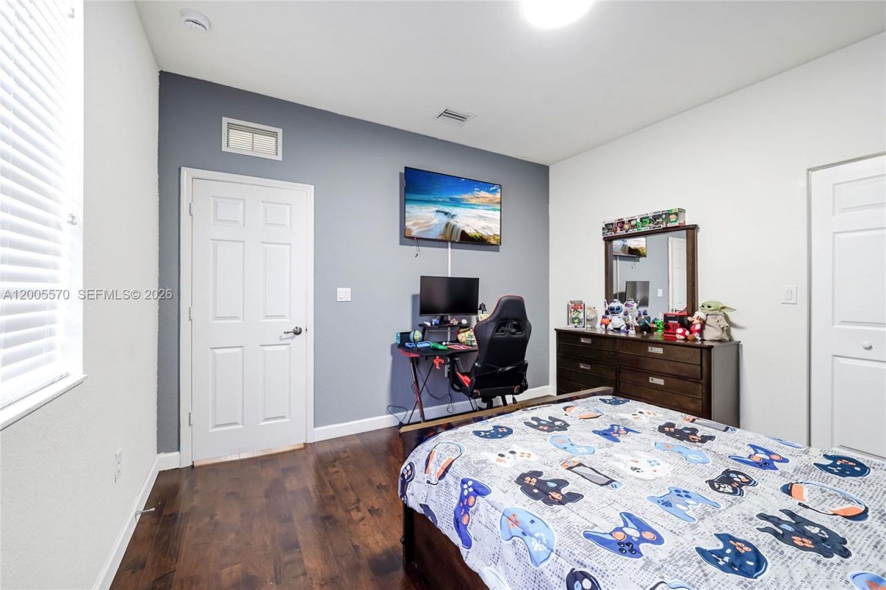 15294 SW 173rd St , Miami, FL 33187 Photo