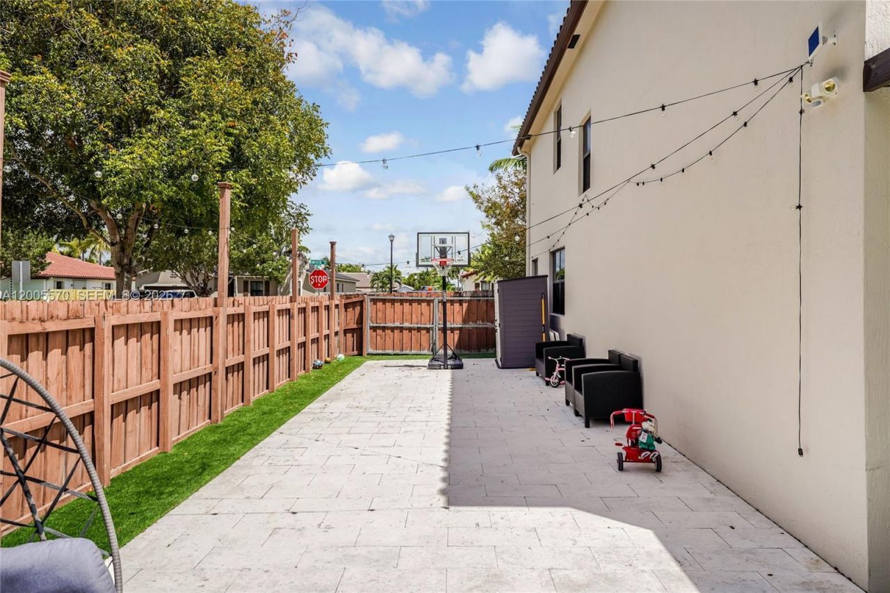 15294 SW 173rd St , Miami, FL 33187 Photo