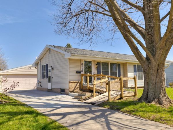 2118 N 4th Avenue E, Newton, IA 50208