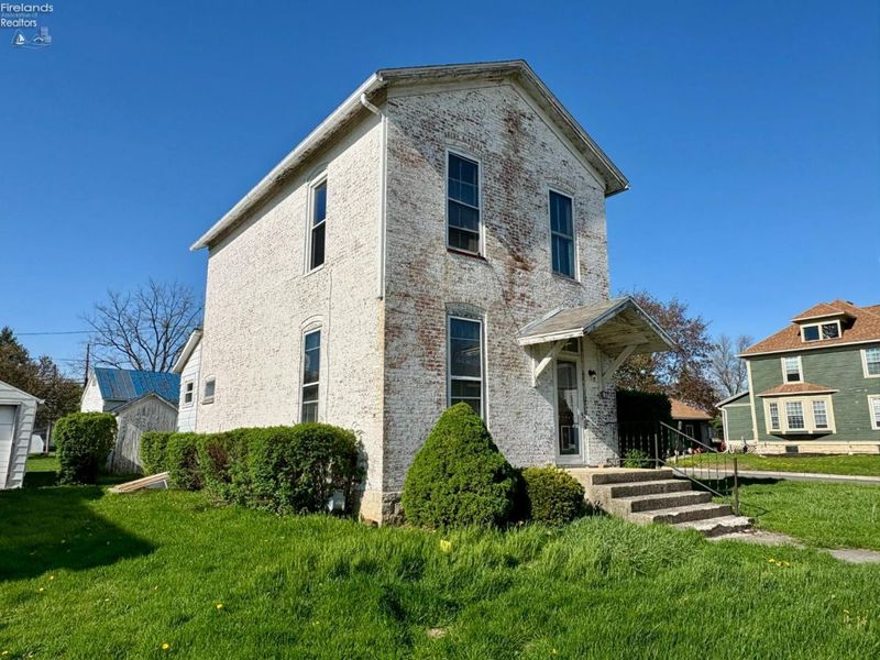 372 W Perry Street, Tiffin, OH 44883 Photo 2