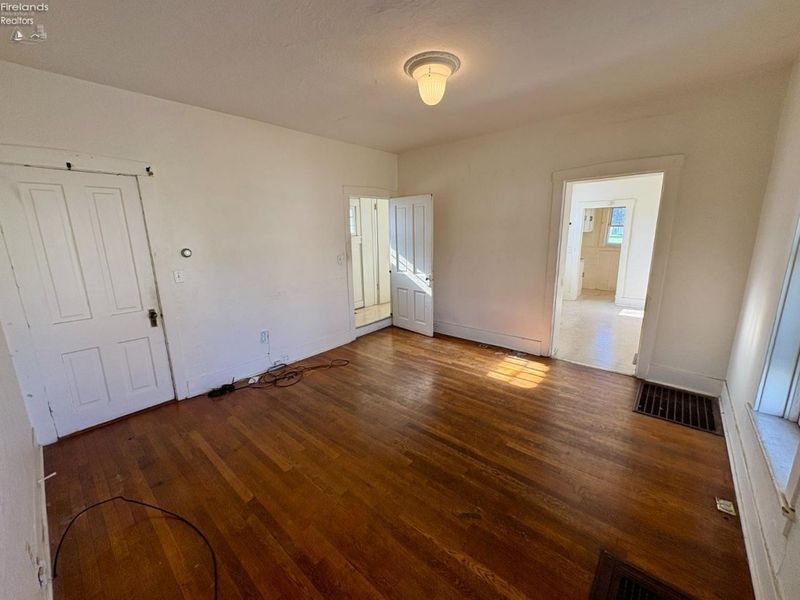 372 W Perry Street, Tiffin, OH 44883 Photo 6