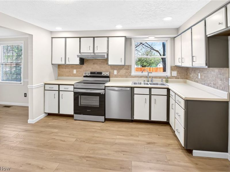 960 Red Oak Circle, Medina, OH 44256 Photo 5