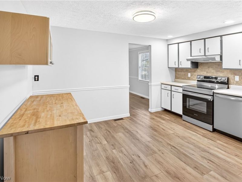 960 Red Oak Circle, Medina, OH 44256 Photo 6