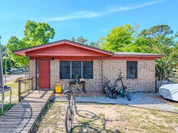 1000 Hawthorn Dr, Pensacola, FL 32507