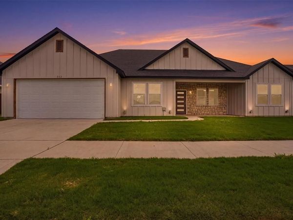 532 Highview Court, Godley, TX 76044