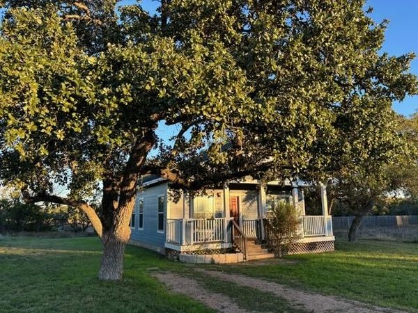 294 Heatherwood DR, Driftwood, TX 78619