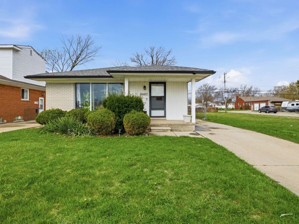 24657 Flower Avenue, Eastpointe, MI 48021