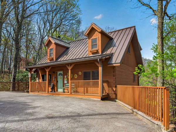 2307 Smoky Mountain Court, Gatlinburg, TN 37738