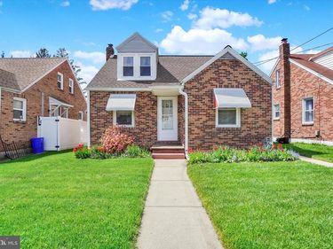 204 S WALNUT STREET, DALLASTOWN, PA 17313