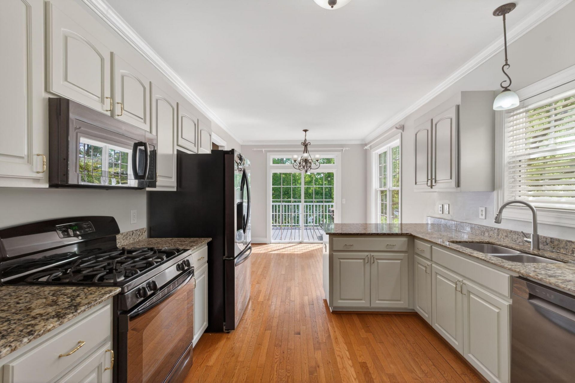 100 Shores Edge Drive Photo 11
