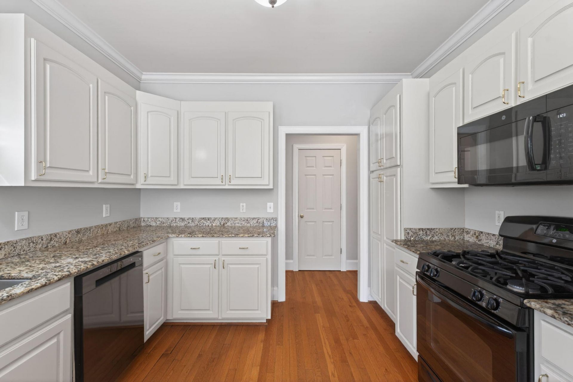 100 Shores Edge Drive Photo 13