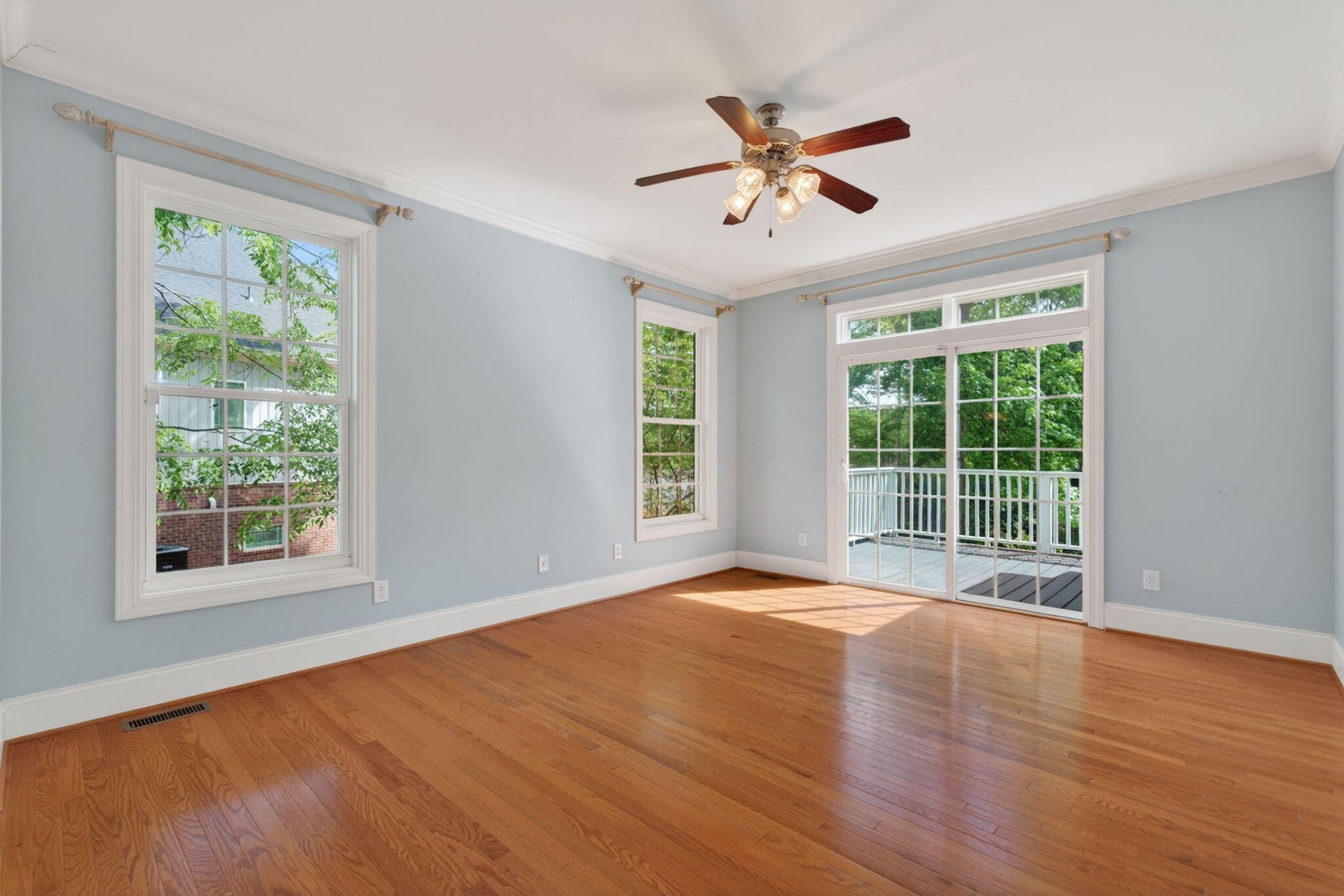 100 Shores Edge Drive Photo 14