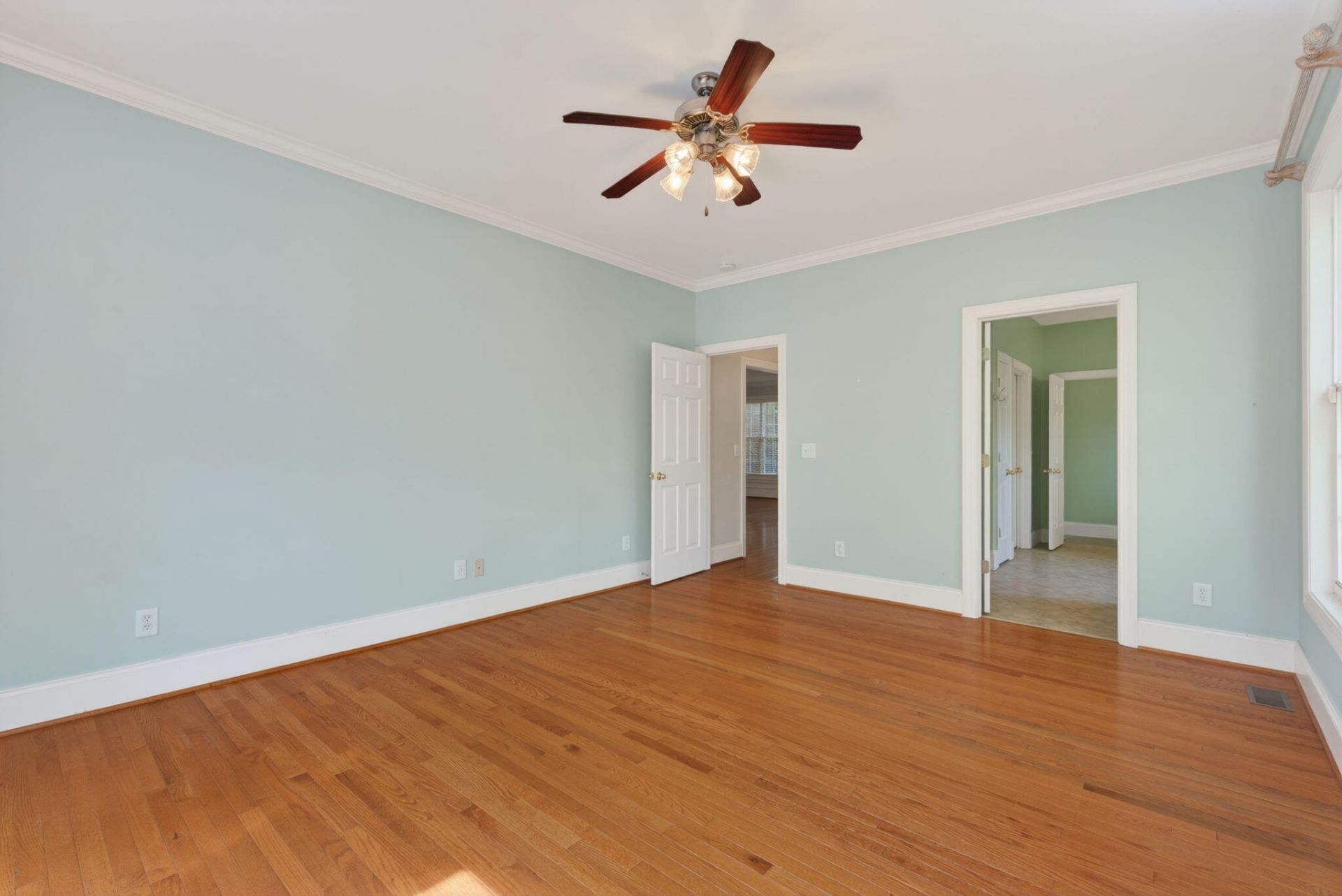100 Shores Edge Drive Photo 15