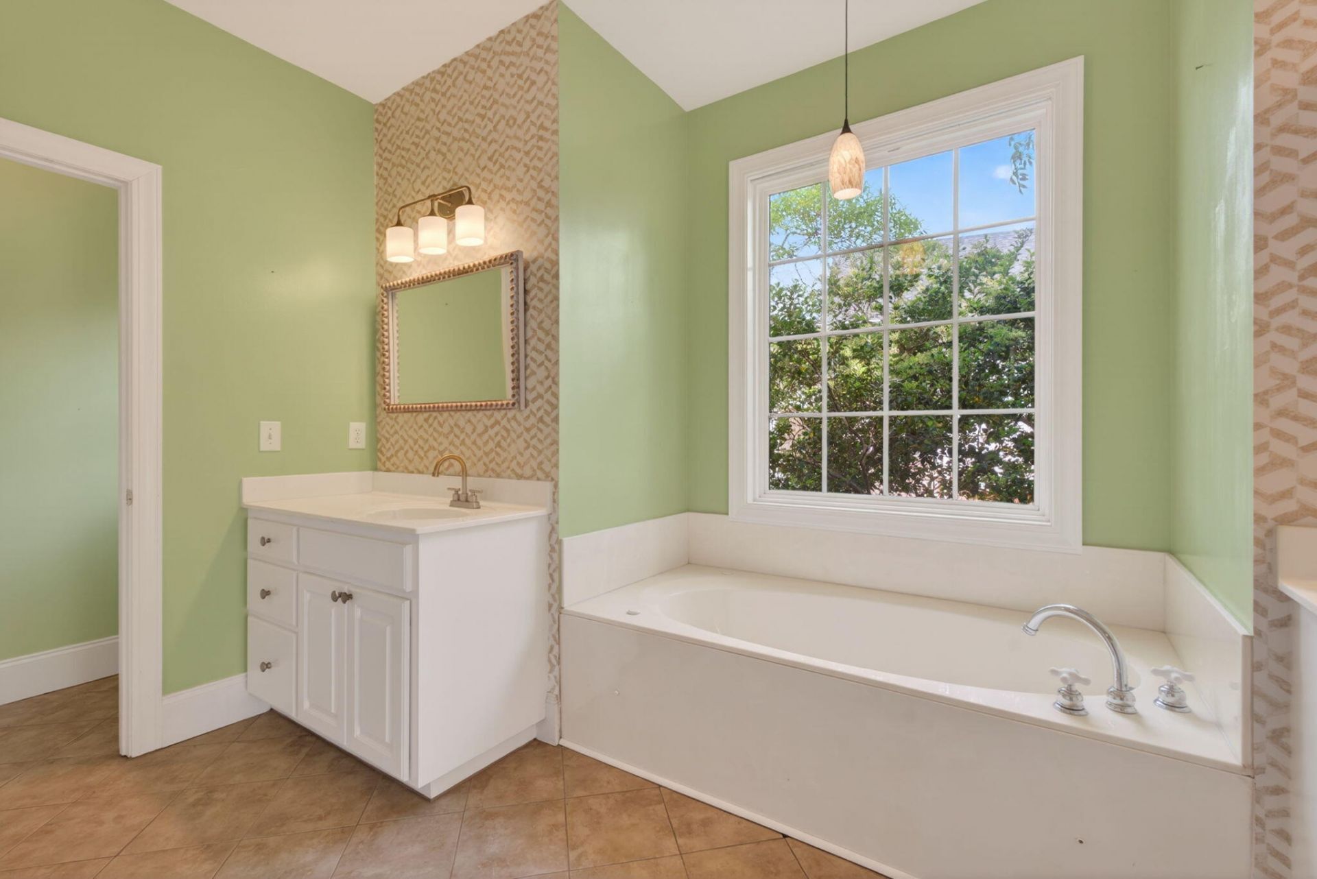 100 Shores Edge Drive Photo 17