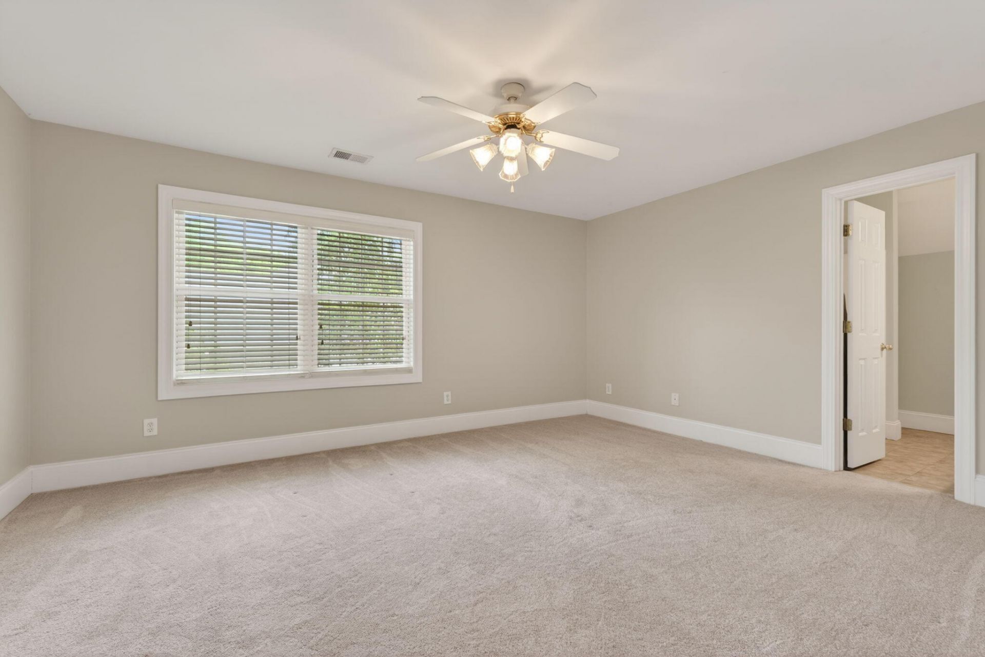 100 Shores Edge Drive Photo 35