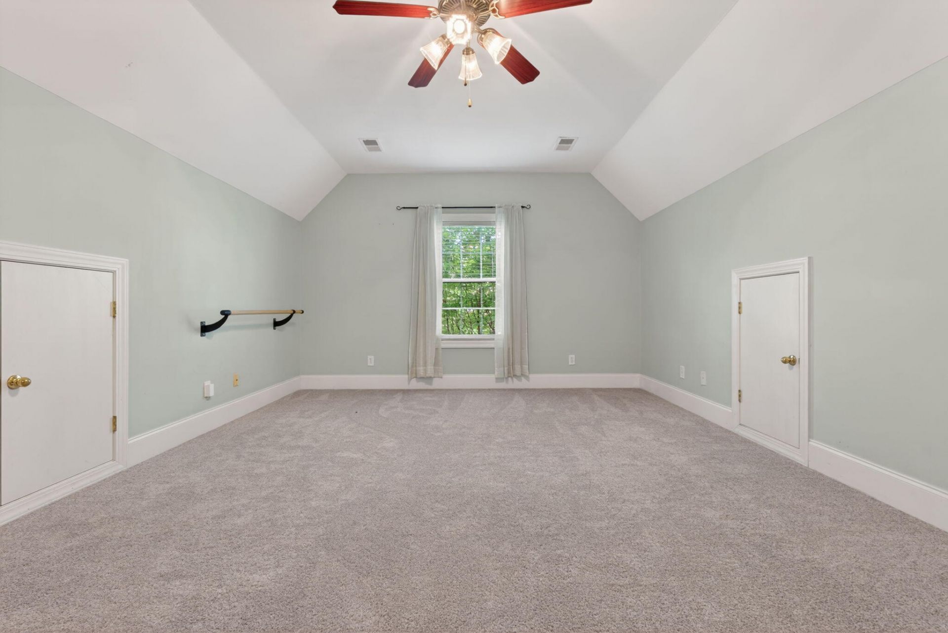 100 Shores Edge Drive Photo 37