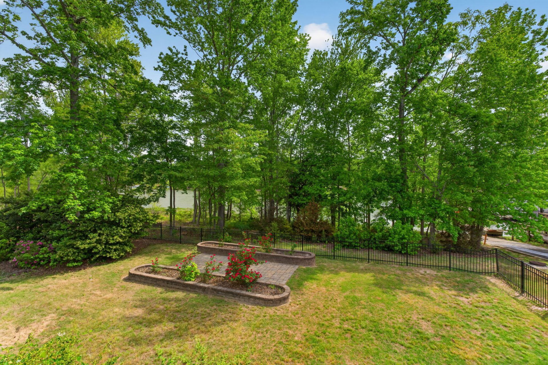 100 Shores Edge Drive Photo 47