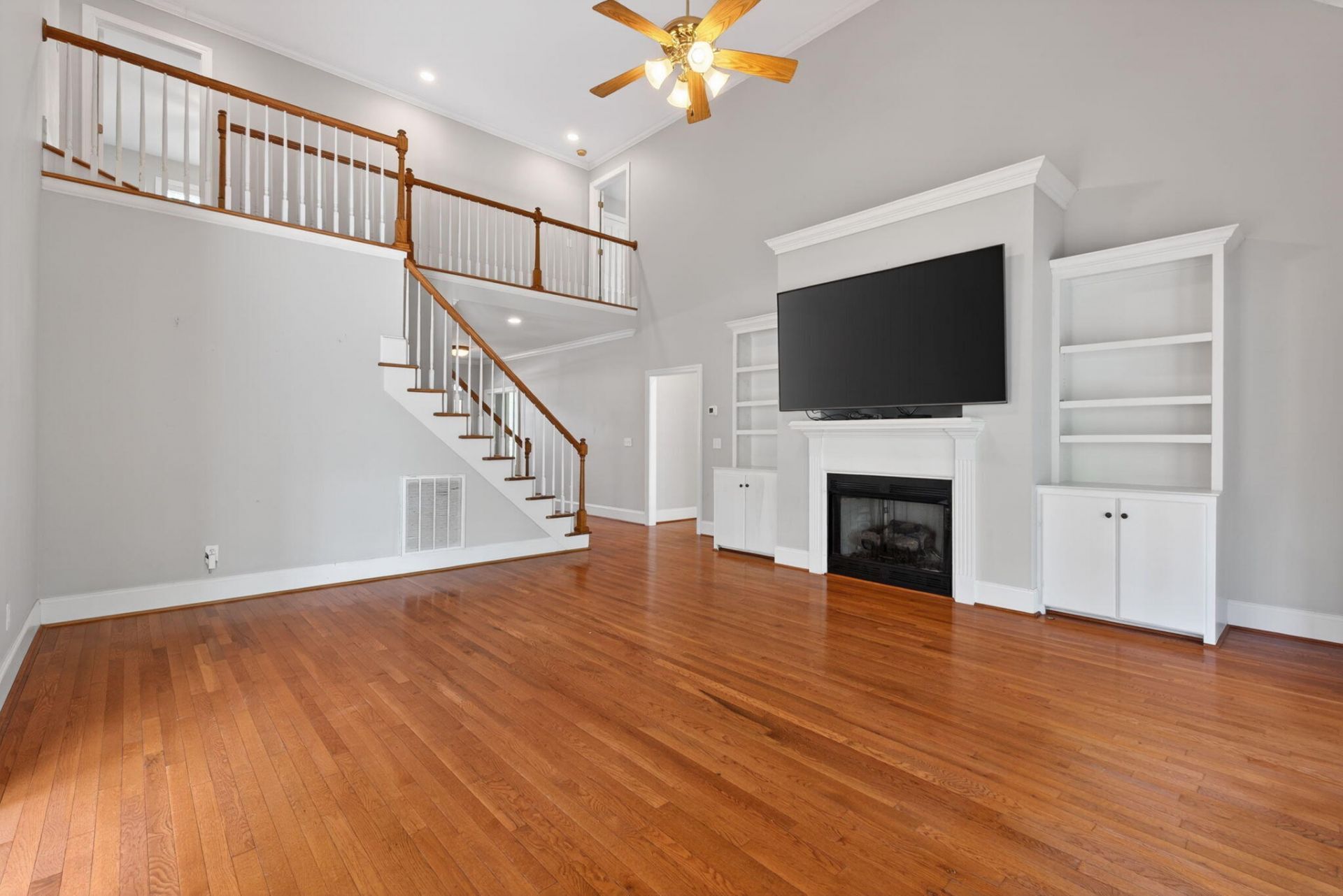 100 Shores Edge Drive Photo 9