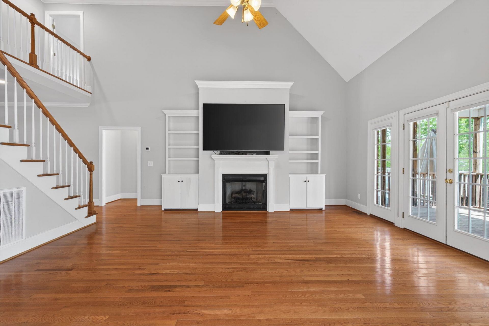 100 Shores Edge Drive Photo 9