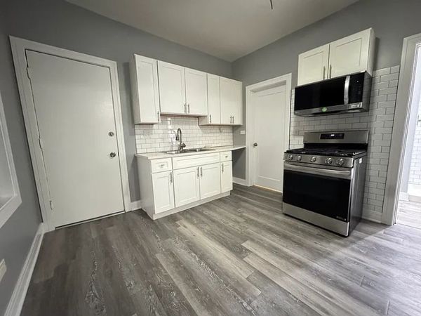 2233 N Southport Avenue , Unit 2R, Chicago, IL 60614