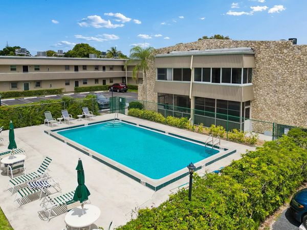 126 Sparrow Drive, Unit 10b, Royal Palm Beach, FL 33411