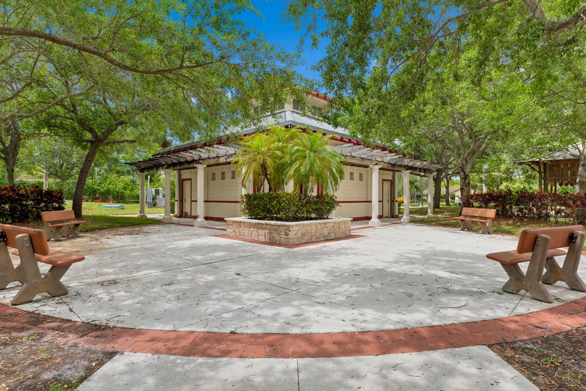 126 Sparrow Drive, Unit 10b, Royal Palm Beach, FL 33411 Photo