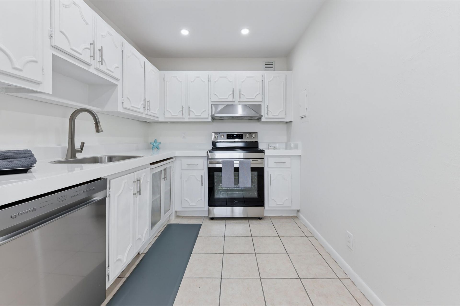 126 Sparrow Drive, Unit 10b, Royal Palm Beach, FL 33411 Photo